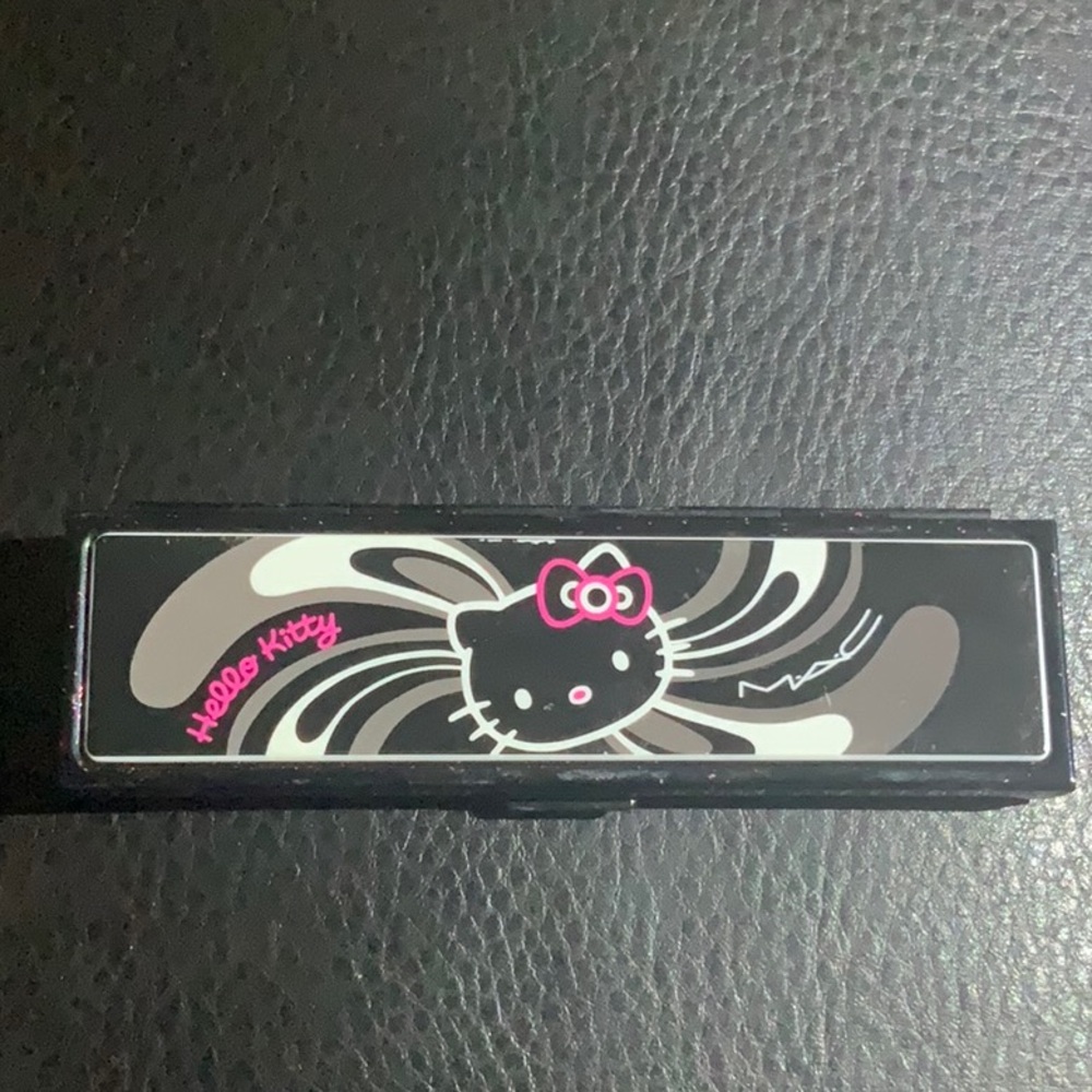 Hello Kitty MAC 2010 Collab eyeshadow set in Too Dolly.